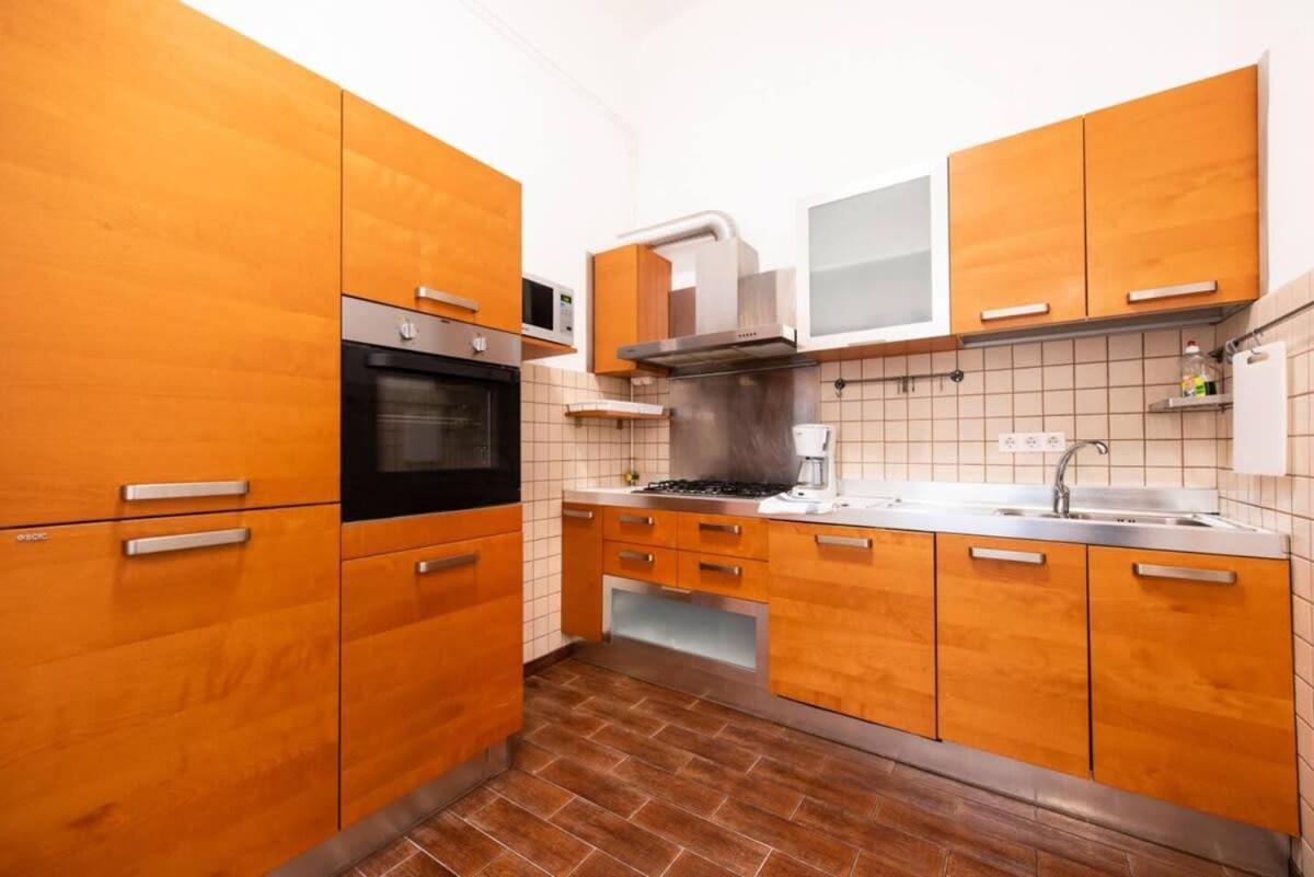 Very Central Convenient Large Ac Place Budapeste Exterior foto