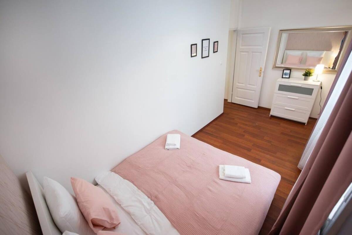 Very Central Convenient Large Ac Place Budapeste Exterior foto
