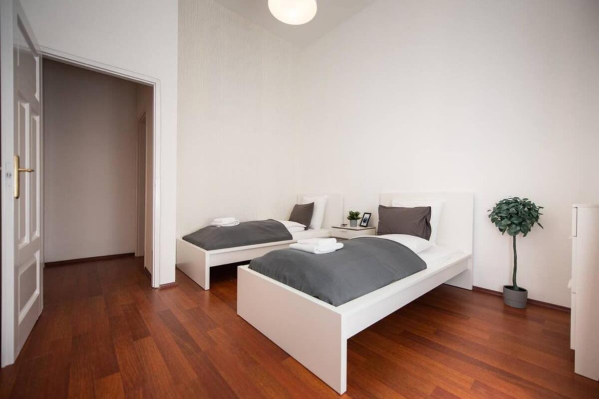 Very Central Convenient Large Ac Place Budapeste Exterior foto