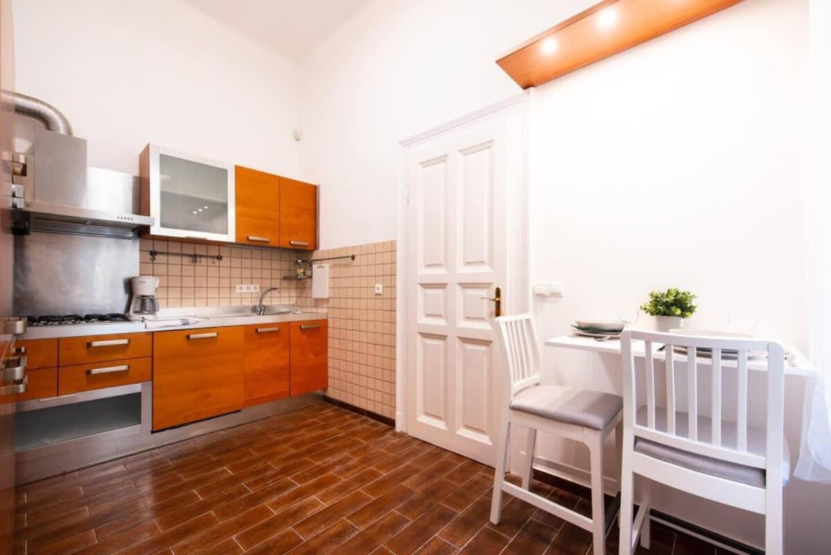 Very Central Convenient Large Ac Place Budapeste Exterior foto